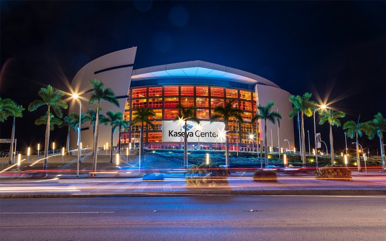 Kayesa Center at night