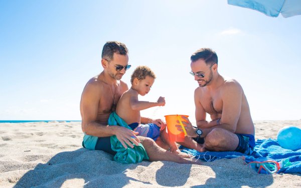 Famiglia LGBTQ+ ad Haulover Beach