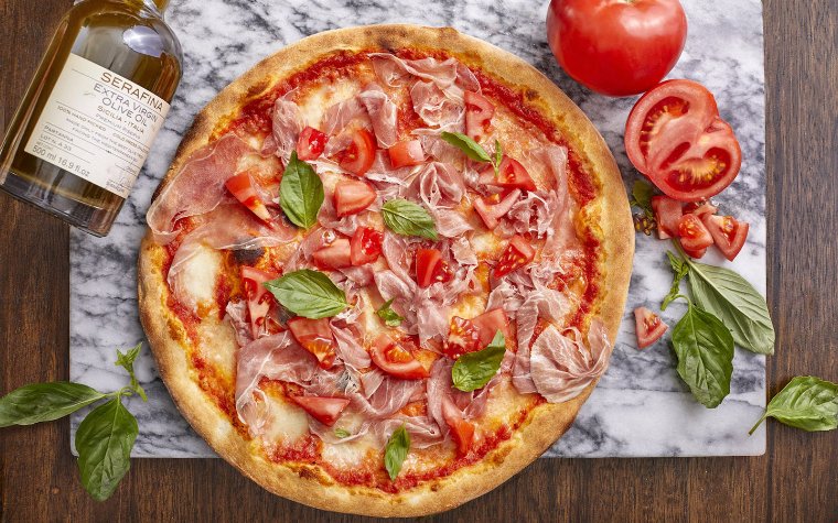 Pizza mit Prosciutto