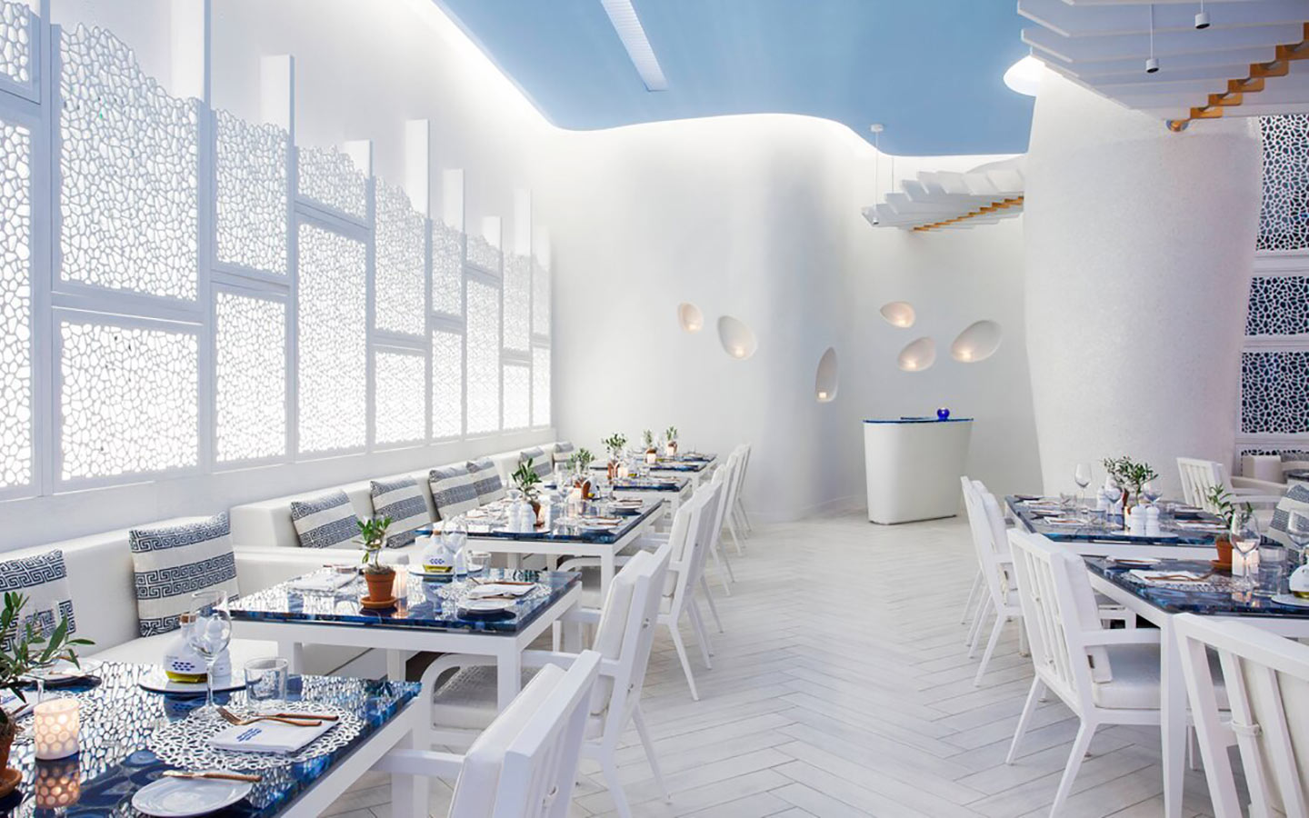 White dining room at Atlantikos White dining room at Atlantikos