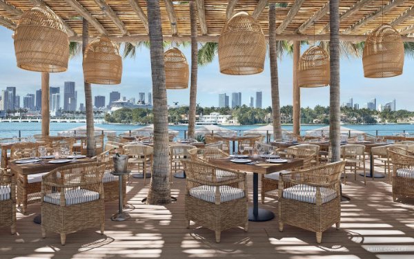 Sala da pranzo sul lungomare di Baia Beach Club Miami