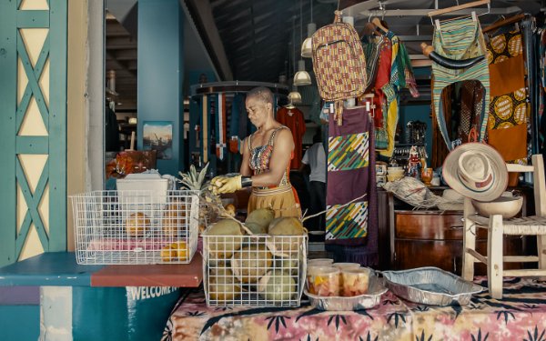 Поставщик фруктов в Little Haiti