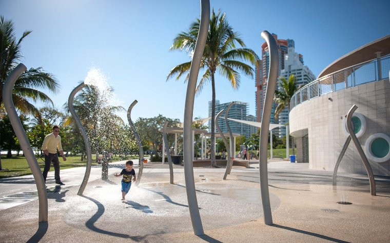 South Pointe Park splash pad fountain with child playing South Pointe Park splash pad fountain with child playing