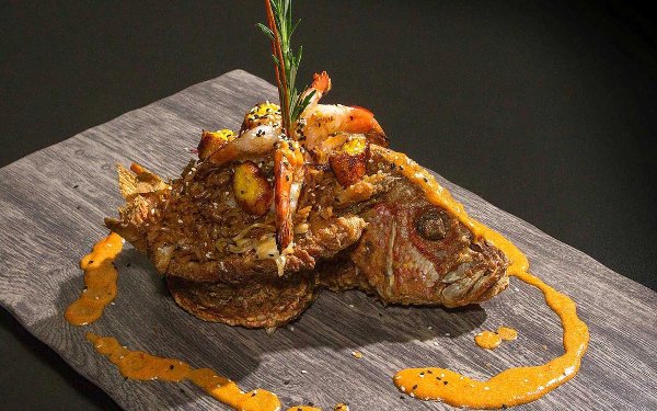 Yarumba's Pargo Thai fish on a plate