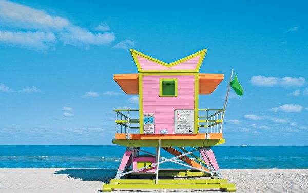 Pink lifeguard tower on Miami Beach