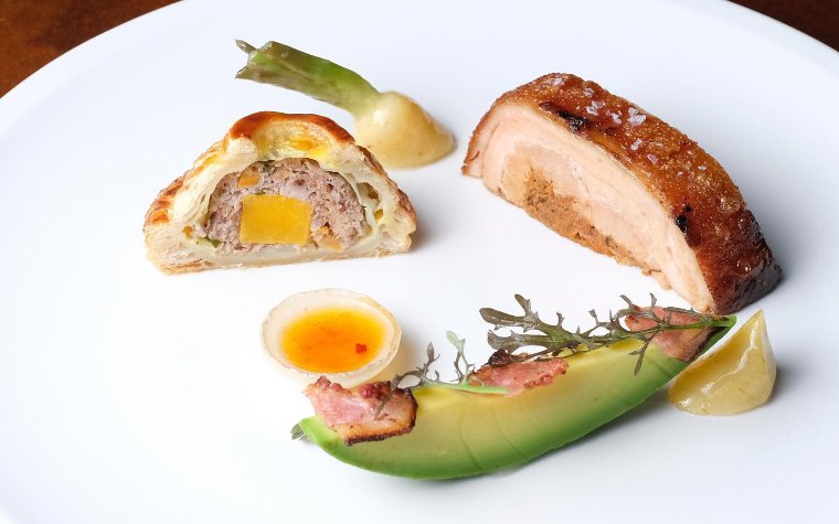 Elegant dinner presentation at Ariete