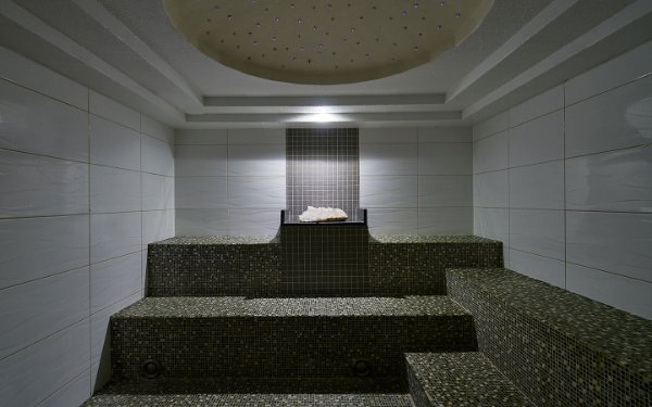 迈阿密卡里隆水疗中心的水晶蒸汽浴室