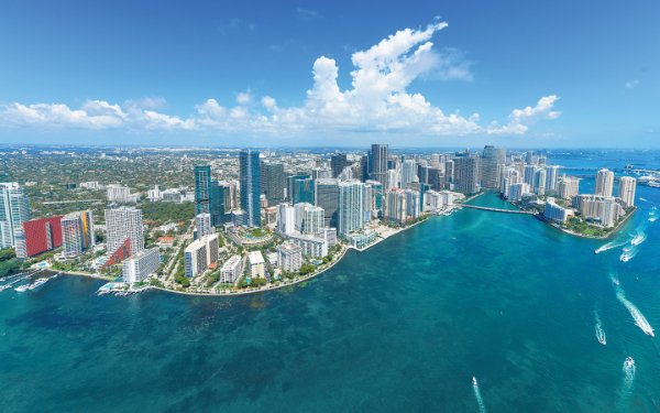 Vista aerea del centro di Miami e della baia