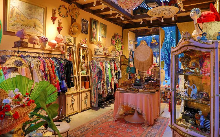 Vintage clothing, jewelry and décor at House of Findings