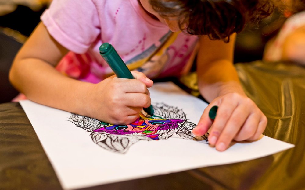 Couleurs des enfants lors de la journée familiale gratuite